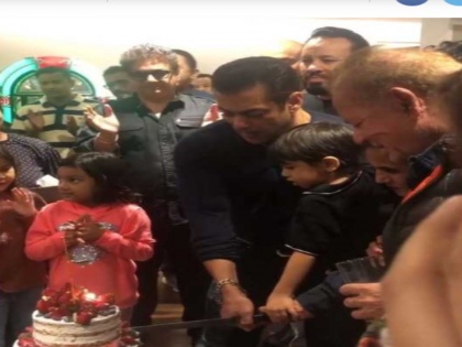 Watch Video: Salman Khan's 54th birthday celebration | Watch Video: Salman Khan's 54th birthday celebration