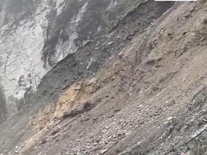 Uttarakhand Landslide: Debris Blocks Badrinath Highway in Chamoli, Traffic Disrupted | Uttarakhand Landslide: Debris Blocks Badrinath Highway in Chamoli, Traffic Disrupted Uttarakhand Landslide: Debris Blocks Badrinath Highway in Chamoli, Traffic Disrupted | Uttarakhand Landslide: Debris Blocks Badrinath Highway in Chamoli, Traffic Disrupted