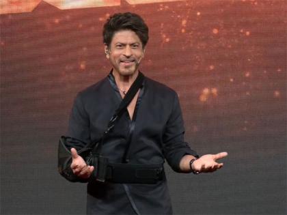Shah Rukh Khan Gets Emotional, Introduces Aryan's at Event of Ba*ds of Bollywood Says, 'Mera Beta Apna Pehla...' (Watch Video) | Shah Rukh Khan Gets Emotional, Introduces Aryan's at Event of Ba*ds of Bollywood Says, 'Mera Beta Apna Pehla...' (Watch Video)