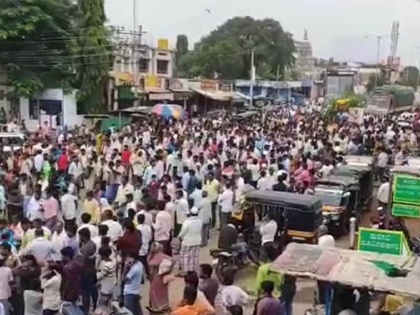Karnataka: Thousands gather for last rites of mentally challenged beggar | Karnataka: Thousands gather for last rites of mentally challenged beggar