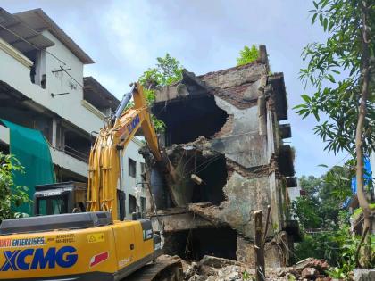 Navi Mumbai: NMMC Demolishes Unsafe Building in Belapur a Day After Partial Collapse | Navi Mumbai: NMMC Demolishes Unsafe Building in Belapur a Day After Partial Collapse Navi Mumbai: NMMC Demolishes Unsafe Building in Belapur a Day After Partial Collapse | Navi Mumbai: NMMC Demolishes Unsafe Building in Belapur a Day After Partial Collapse