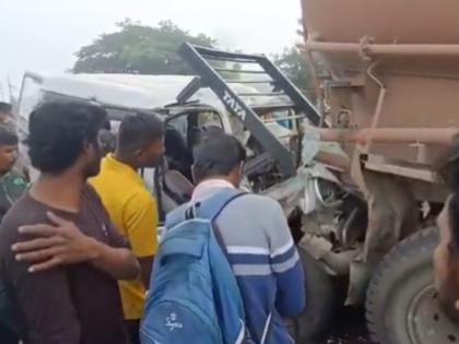 12 people killed as car rams into tanker on Bengaluru-Hyderabad highway | 12 people killed as car rams into tanker on Bengaluru-Hyderabad highway 12 people killed as car rams into tanker on Bengaluru-Hyderabad highway | 12 people killed as car rams into tanker on Bengaluru-Hyderabad highway