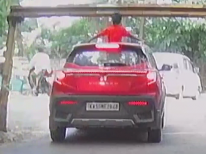 Bengaluru Viral Video: Boy Hit by Overhead Barrier While Standing Through Sunroof in Moving SUV (WATCH) | Bengaluru Viral Video: Boy Hit by Overhead Barrier While Standing Through Sunroof in Moving SUV (WATCH) Bengaluru Viral Video: Boy Hit by Overhead Barrier While Standing Through Sunroof in Moving SUV (WATCH) | Bengaluru Viral Video: Boy Hit by Overhead Barrier While Standing Through Sunroof in Moving SUV (WATCH)