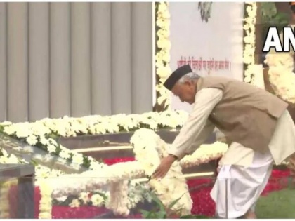 Congress slams Maha Governor Koshyari for not removing footwear while paying tributes to 26/11 martyrs | Congress slams Maha Governor Koshyari for not removing footwear while paying tributes to 26/11 martyrs
