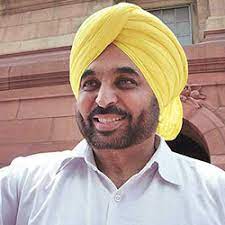 Bhagwant Mann appears before court in Chandigarh | Bhagwant Mann appears before court in Chandigarh