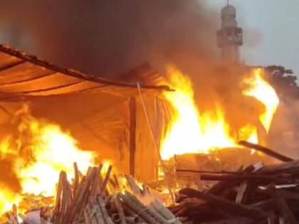 Thane Fire: Huge Blaze Turns Furniture Warehouse Into Ashes in Bhiwandi (Watch Video)