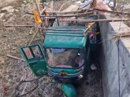 Bihar: 4 Killed, Several Injured as Auto Returning from Mundan Ceremony Collides with Speeding Trailer in Bhojpur (Watch Video) | Bihar: 4 Killed, Several Injured as Auto Returning from Mundan Ceremony Collides with Speeding Trailer in Bhojpur (Watch Video) Bihar: 4 Killed, Several Injured as Auto Returning from Mundan Ceremony Collides with Speeding Trailer in Bhojpur (Watch Video) | Bihar: 4 Killed, Several Injured as Auto Returning from Mundan Ceremony Collides with Speeding Trailer in Bhojpur (Watch Video)