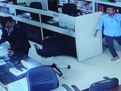 Pune: Man Throws Documents, Damages Property at Gram Panchayat Office in Nasrapur, Incident Caught on CCTV (Watch Video) | Pune: Man Throws Documents, Damages Property at Gram Panchayat Office in Nasrapur, Incident Caught on CCTV (Watch Video) Pune: Man Throws Documents, Damages Property at Gram Panchayat Office in Nasrapur, Incident Caught on CCTV (Watch Video) | Pune: Man Throws Documents, Damages Property at Gram Panchayat Office in Nasrapur, Incident Caught on CCTV (Watch Video)