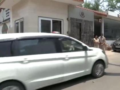 Swati Maliwal Assault Case: Arvind Kejriwal’s Aide Bibhav Kumar Detained by Delhi Police (Watch Video) | Swati Maliwal Assault Case: Arvind Kejriwal’s Aide Bibhav Kumar Detained by Delhi Police (Watch Video)