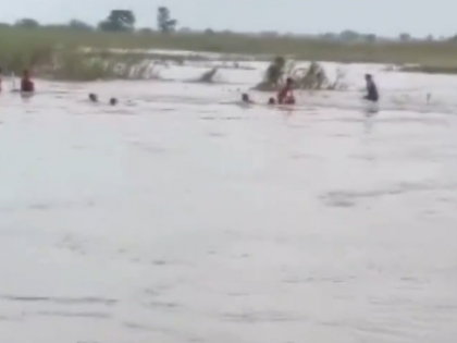 Bihar Boat Capsize: Passengers Rescued by 'Aapda Mitra' Team in Supaul, No Injuries Reported (Watch Video) | Bihar Boat Capsize: Passengers Rescued by 'Aapda Mitra' Team in Supaul, No Injuries Reported (Watch Video) Bihar Boat Capsize: Passengers Rescued by 'Aapda Mitra' Team in Supaul, No Injuries Reported (Watch Video) | Bihar Boat Capsize: Passengers Rescued by 'Aapda Mitra' Team in Supaul, No Injuries Reported (Watch Video)