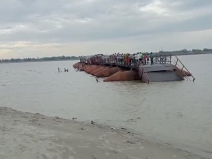 Bridge collapses in Bihar due to strong wind, people crossing get stuck | Bridge collapses in Bihar due to strong wind, people crossing get stuck