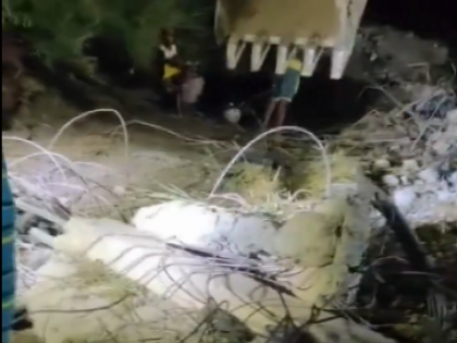 Bihar Bridge Collapse: Section of Under-Construction Bakhtiyarpur-Tajpur Ganga Mahasetu Falls in Samastipur (Watch Video)