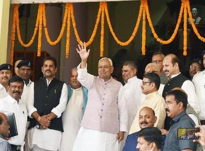Bihar caste survey says monthly income of Bihar's 34 per cent families a meagre Rs 6,000 | Bihar caste survey says monthly income of Bihar's 34 per cent families a meagre Rs 6,000 Bihar caste survey says monthly income of Bihar's 34 per cent families a meagre Rs 6,000 | Bihar caste survey says monthly income of Bihar's 34 per cent families a meagre Rs 6,000