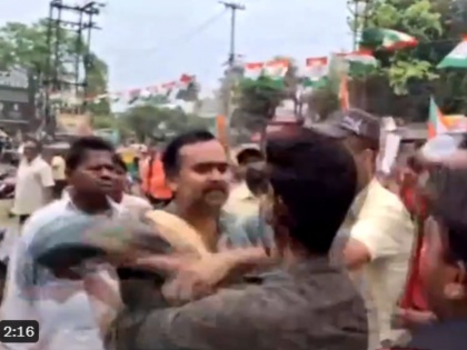 West Bengal: Scuffle Breaks Out Between BJP and TMC Workers During Dilip Ghosh's Visit to Durgapur (Watch Videos) | West Bengal: Scuffle Breaks Out Between BJP and TMC Workers During Dilip Ghosh's Visit to Durgapur (Watch Videos)