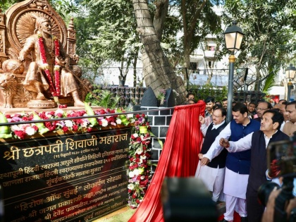 Mumbai: BJP President JP Nadda Unveils Statue of Chhatrapati Shivaji Maharaj in Girgaon (See Pics) | Mumbai: BJP President JP Nadda Unveils Statue of Chhatrapati Shivaji Maharaj in Girgaon (See Pics)