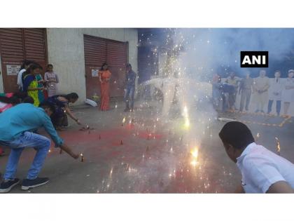 Maharashtra: BJP workers burn effigy of coronavirus in Ghatkopar area as first phase vaccination drive begins | Maharashtra: BJP workers burn effigy of coronavirus in Ghatkopar area as first phase vaccination drive begins