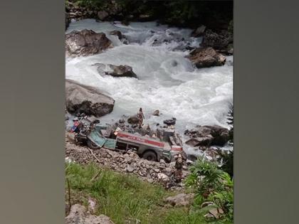 Six ITBP personnel killed after bus carrying 39 persons falls into gorge in Kashmir | Six ITBP personnel killed after bus carrying 39 persons falls into gorge in Kashmir Six ITBP personnel killed after bus carrying 39 persons falls into gorge in Kashmir | Six ITBP personnel killed after bus carrying 39 persons falls into gorge in Kashmir