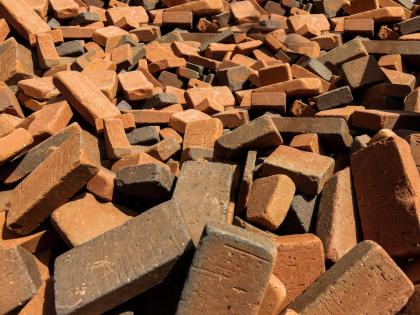 Thane: Portion of a Dilapidated Building Collapses in Wagle Estate, 17 Families Evacuated | Thane: Portion of a Dilapidated Building Collapses in Wagle Estate, 17 Families Evacuated Thane: Portion of a Dilapidated Building Collapses in Wagle Estate, 17 Families Evacuated | Thane: Portion of a Dilapidated Building Collapses in Wagle Estate, 17 Families Evacuated
