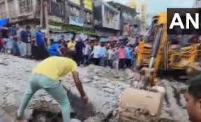Two-storey building collapses in Gujarat's Junagadh; several feared trapped under debris | Two-storey building collapses in Gujarat's Junagadh; several feared trapped under debris