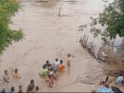 Buldhana: 120 residents stranded in floodwaters, rescue operation underway | Buldhana: 120 residents stranded in floodwaters, rescue operation underway