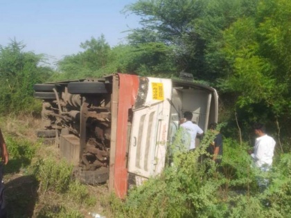 Fatal ST bus accident in Dharashiv leaves 26 injured, driver hospitalized | Fatal ST bus accident in Dharashiv leaves 26 injured, driver hospitalized