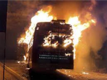 Aurangabad: Private bus carrying 28 passengers catches fire | Aurangabad: Private bus carrying 28 passengers catches fire