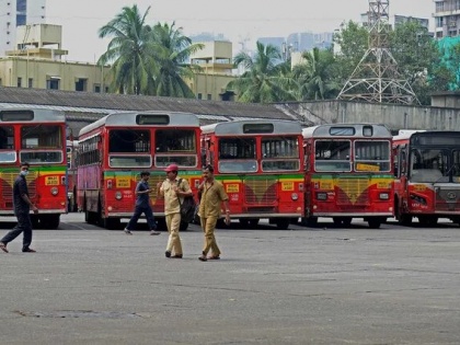 Mumbai: Drivers of more private bus operators hired by BEST join strike | Mumbai: Drivers of more private bus operators hired by BEST join strike