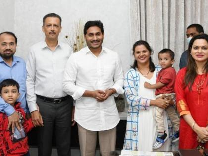 Shiv Sena: Milind Narvekar meets AP CM Jaganmohan Reddy | Shiv Sena: Milind Narvekar meets AP CM Jaganmohan Reddy Shiv Sena: Milind Narvekar meets AP CM Jaganmohan Reddy | Shiv Sena: Milind Narvekar meets AP CM Jaganmohan Reddy