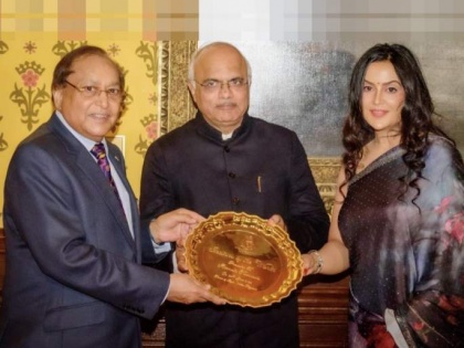 Amruta Fadanvis wins 'Indian of the World' award in British Parliament | Amruta Fadanvis wins 'Indian of the World' award in British Parliament