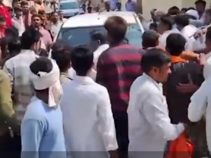 Maharashtra Lok Sabha Elections 2024: Maratha Agitators Halt BJP Leader Ashok Chavan's Campaign Car in Nanded | Maharashtra Lok Sabha Elections 2024: Maratha Agitators Halt BJP Leader Ashok Chavan's Campaign Car in Nanded