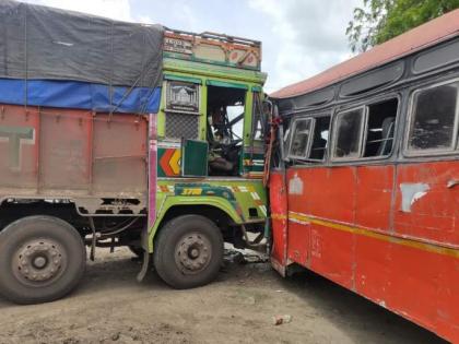 Truck hits ST bus,12 passengers gets injured | Truck hits ST bus,12 passengers gets injured
