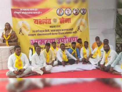 Ahmednagar: Hunger strike for Dhangar reservation ends after 21 days with Girish Mahajan's intervention | Ahmednagar: Hunger strike for Dhangar reservation ends after 21 days with Girish Mahajan's intervention
