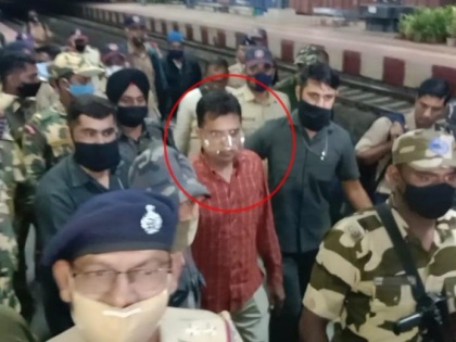 VIDEO! BJP leader Kirit Somaiya detained at Oglewadi railway station | VIDEO! BJP leader Kirit Somaiya detained at Oglewadi railway station