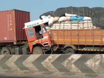 Nashik: Mother and daughter killed in tragic accident on Kannamwar bridge | Nashik: Mother and daughter killed in tragic accident on Kannamwar bridge Nashik: Mother and daughter killed in tragic accident on Kannamwar bridge | Nashik: Mother and daughter killed in tragic accident on Kannamwar bridge