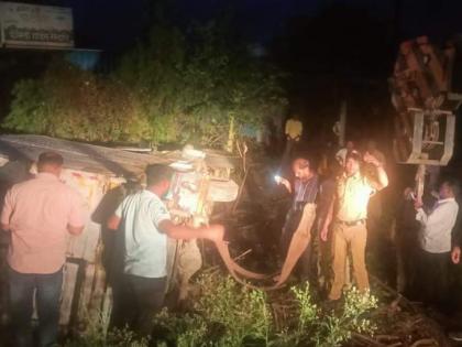 Two killed, one injured in accident on Ahmednagar-Kalyan Highway | Two killed, one injured in accident on Ahmednagar-Kalyan Highway