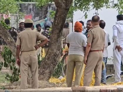 Varanasi: Leopard Attack in Navapura Leaves Youth Injured, Triggers Panic Among Residents (Watch Video) | Varanasi: Leopard Attack in Navapura Leaves Youth Injured, Triggers Panic Among Residents (Watch Video) Varanasi: Leopard Attack in Navapura Leaves Youth Injured, Triggers Panic Among Residents (Watch Video) | Varanasi: Leopard Attack in Navapura Leaves Youth Injured, Triggers Panic Among Residents (Watch Video)