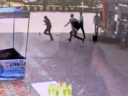 Chhattisgarh Crime: Woman Stabbed to Death by Lover at Petrol Pump Near Ambikapur, CCTV Footage Surfaces | Chhattisgarh Crime: Woman Stabbed to Death by Lover at Petrol Pump Near Ambikapur, CCTV Footage Surfaces