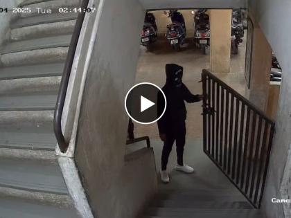 Pune: Masked, Armed Attempt to Enter Flat in Dhanori, Spark Fear Among Residents; CCTV Footage Surfaces (VIDEO) | Pune: Masked, Armed Attempt to Enter Flat in Dhanori, Spark Fear Among Residents; CCTV Footage Surfaces (VIDEO) Pune: Masked, Armed Attempt to Enter Flat in Dhanori, Spark Fear Among Residents; CCTV Footage Surfaces (VIDEO) | Pune: Masked, Armed Attempt to Enter Flat in Dhanori, Spark Fear Among Residents; CCTV Footage Surfaces (VIDEO)