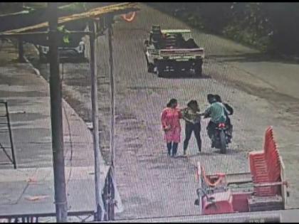 Navi Mumbai: Two Arrested for Snatching Gold Chain from Woman in Kalamboli (Watch Video) | Navi Mumbai: Two Arrested for Snatching Gold Chain from Woman in Kalamboli (Watch Video) Navi Mumbai: Two Arrested for Snatching Gold Chain from Woman in Kalamboli (Watch Video) | Navi Mumbai: Two Arrested for Snatching Gold Chain from Woman in Kalamboli (Watch Video)
