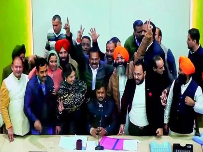 Chandigarh Mayor Manoj Sonkar Resigns, 3 AAP Councillors Join BJP Ahead of SC Hearing on Poll Irregularities | Chandigarh Mayor Manoj Sonkar Resigns, 3 AAP Councillors Join BJP Ahead of SC Hearing on Poll Irregularities