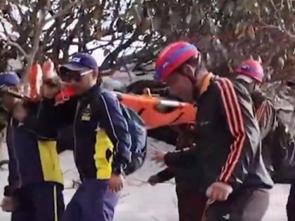 Uttarakhand: Trekker Injured After Slipping on Snow Near Chandrashila, Rescued by SDRF (Watch Video) | Uttarakhand: Trekker Injured After Slipping on Snow Near Chandrashila, Rescued by SDRF (Watch Video) Uttarakhand: Trekker Injured After Slipping on Snow Near Chandrashila, Rescued by SDRF (Watch Video) | Uttarakhand: Trekker Injured After Slipping on Snow Near Chandrashila, Rescued by SDRF (Watch Video)
