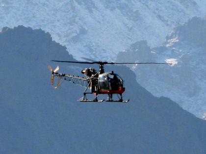 Indian Army's chopper crashes in Kashmir, pilot killed | Indian Army's chopper crashes in Kashmir, pilot killed