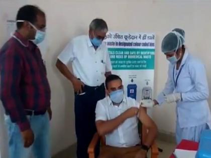 Chhattisgarh: DM tests COVID-19 positive days after taking shots of two doses of vaccine | Chhattisgarh: DM tests COVID-19 positive days after taking shots of two doses of vaccine