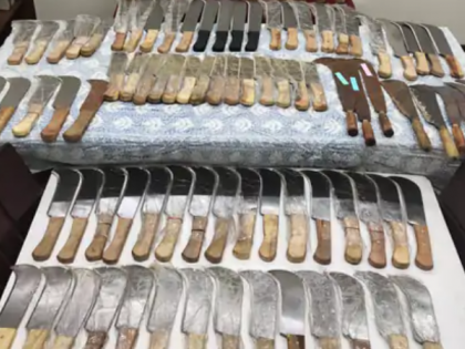 Police raid chopper seller in Pune, seizes 105 choppers | Police raid chopper seller in Pune, seizes 105 choppers Police raid chopper seller in Pune, seizes 105 choppers | Police raid chopper seller in Pune, seizes 105 choppers