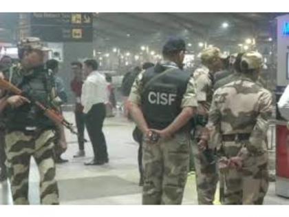 Mumbai: CISF personnel conduct flag march in severely affected COVID-19 areas | Mumbai: CISF personnel conduct flag march in severely affected COVID-19 areas Mumbai: CISF personnel conduct flag march in severely affected COVID-19 areas | Mumbai: CISF personnel conduct flag march in severely affected COVID-19 areas