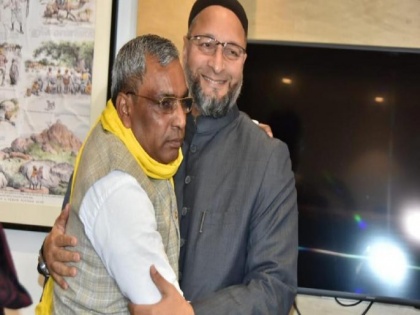 Owaisi stitches up alliances with other small parties for the next UP Assembly elections in 2022 | Owaisi stitches up alliances with other small parties for the next UP Assembly elections in 2022