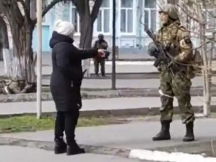 VIDEO! 'You're occupants and fascists': Ukrainian woman confronts Russian soldiers | VIDEO! 'You're occupants and fascists': Ukrainian woman confronts Russian soldiers VIDEO! 'You're occupants and fascists': Ukrainian woman confronts Russian soldiers | VIDEO! 'You're occupants and fascists': Ukrainian woman confronts Russian soldiers