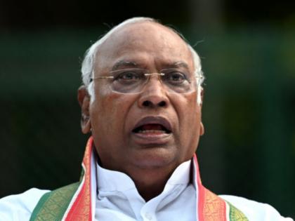 Kharge calls PM Modi 'poisonous snake' BJP demands apology from Congress | Kharge calls PM Modi 'poisonous snake' BJP demands apology from Congress Kharge calls PM Modi 'poisonous snake' BJP demands apology from Congress | Kharge calls PM Modi 'poisonous snake' BJP demands apology from Congress