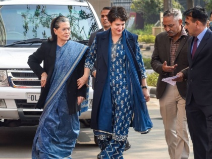 Sonia and Priyanka Gandhi's Nagpur visit cancelled | Sonia and Priyanka Gandhi's Nagpur visit cancelled