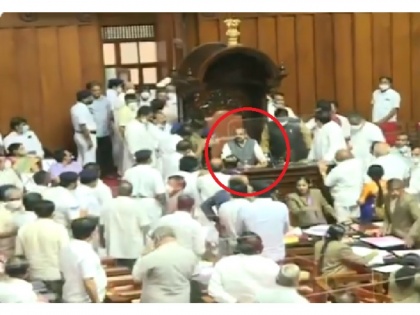 Watch Video! Karnataka: Congress MLCs forcefully remove the chairman of the legislative council | Watch Video! Karnataka: Congress MLCs forcefully remove the chairman of the legislative council